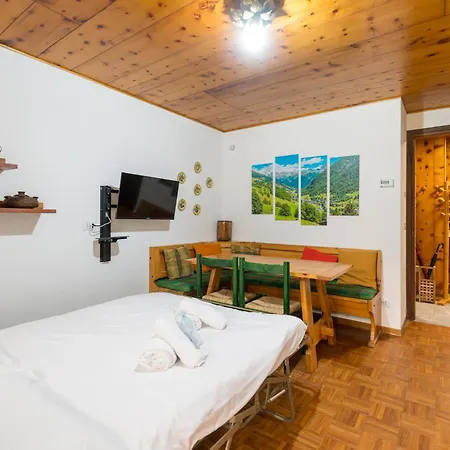 Chez Umbus, E Immerso Nel Verde, Grande Terrazzo דירה שמפולוק